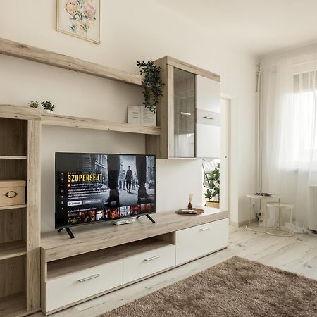 Malompark Apartman With Free Parking ديبريتْسين المظهر الخارجي الصورة